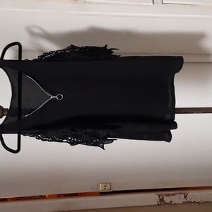 SZ L shirt with scalloped sleeve